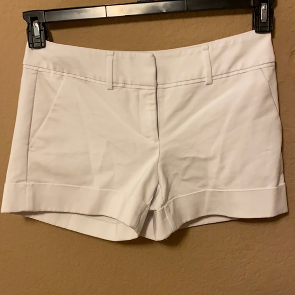 White shorts - Picture 1 of 2